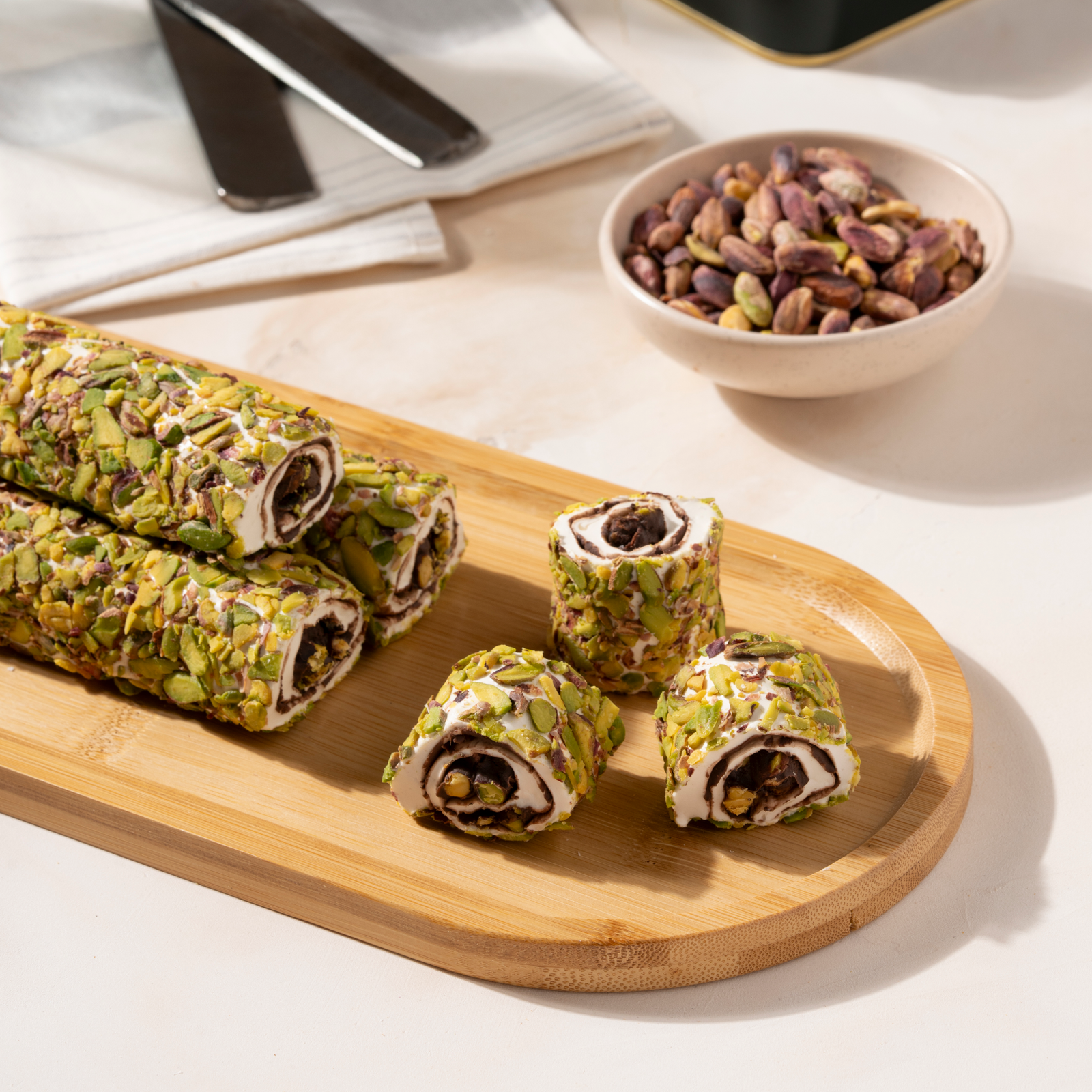 0001368_file-antep-kapli-cikolatali-antep-fistikli-lokum-1000-gr Antep-Style Chocolate Turkish Delight (5kg Box) - Image 1