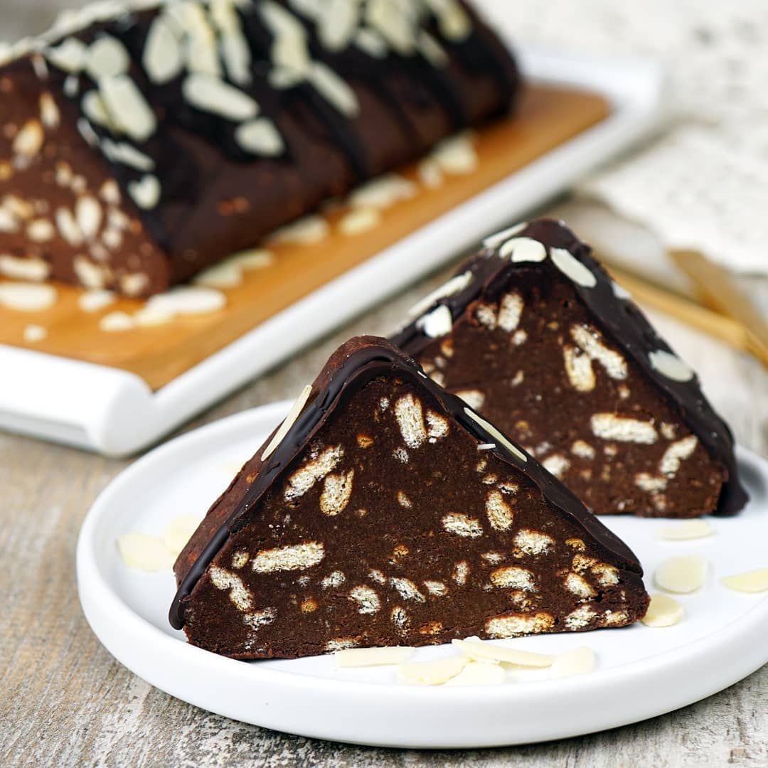 055d956919e76527919628a2afc105d4 Mosaic Cake (14 Slices) - Image 1