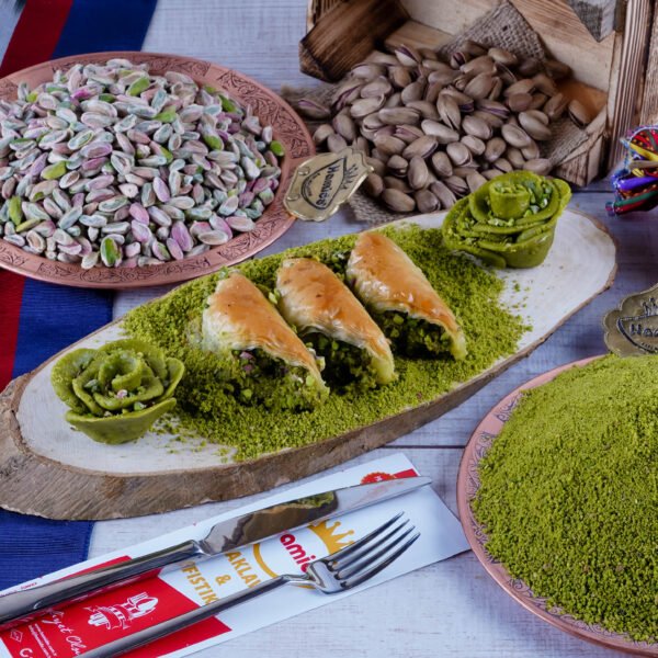 Special Pistachio "Şöbiyet" (Layered Pastry) Tray